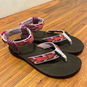 Teva Sandals. Size 7. Orange, fuchsia, lilac and dark brown Aztec print.